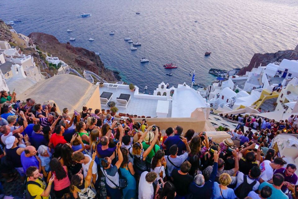 What-to-do-in-santorini-if-you-travel-solo-or-with-friends